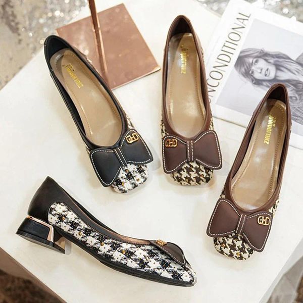 Scarpe eleganti 2024 donne 4,5 cm tacchi alti quotidiani femminile in stile francese Pompe di punta quadrata di punta di lussuoso nodi di farfalla in metallo di lusso