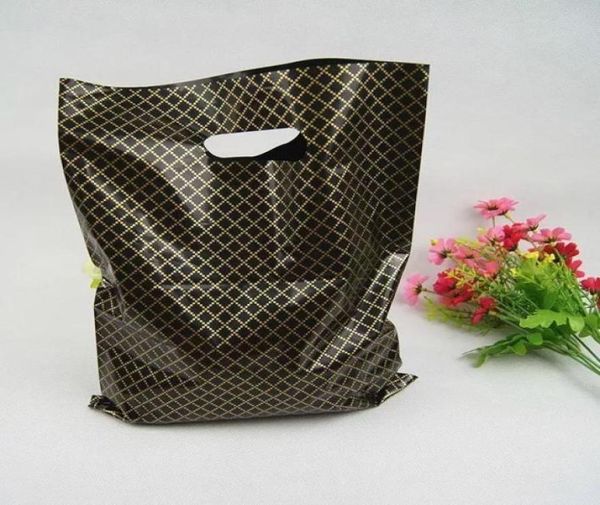 50pcslot schwarzes Gitter Große Plastik -Einkaufstaschen Dicke Boutique Geschenkkleidung Verpackung Plastikgeschenkbeutel mit Griffen3433495