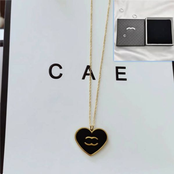 Designers Novo colar de coração preto de pêssego feito de titânio material de aço encantador colar de garotas encantador de alta qualidade colar com caixa