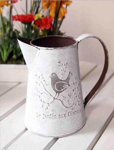 Französischer Stil rustikaler weißer schäbiger Chic Mini Metal Pitcher Vase Primitive Krug Vase für Home Cafe Decor1503121