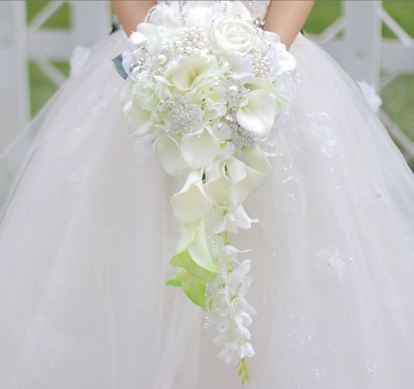 Simulazione a goccia personalizzata Flower Wedding Bouquet White Calla Rose Hydrangea Fai da perla Cristallo Perca Britta Bridal Bouquet3813982