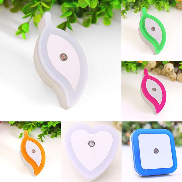 Nuova Light Wireless LED Night Light Mini Cute Wall Plug-in Sensore automobilistico Lampada per camera da letto per bambini corridoio per corridoio Scale UE