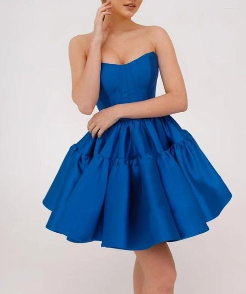 Vestidos de festa Blue Cetin Cetin Homecoming Corset Strapless 2024 Garotas simples acima do vestido de bola plissada de joelho vestido de coquetel curto