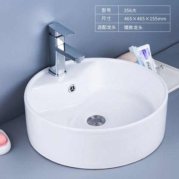 Lavandino bianco in ceramica arrotonda il lavandino del bagno del bagno hotel con il sotterraneo sopra il lavabo del lavabo del bacino di lavaggio con rubinetto