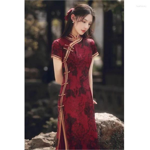 Abbigliamento etnico vino rosso lungo maniche corte cheongsam 2024 giovani donne migliorate in seta estiva e satinie un pezzo cinese abito qipao