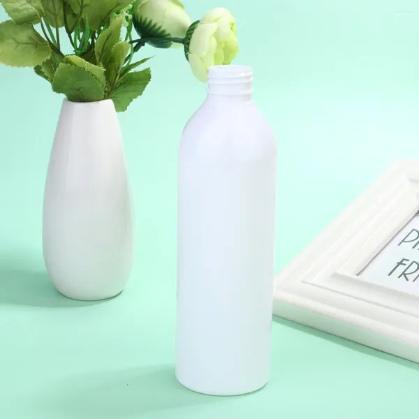Speicherflaschen 6 Stcs Kunststoff Wasser leer Shampoo -Spender Schüttgut Lotion Weiß tragbares Reisen mit Deckeln