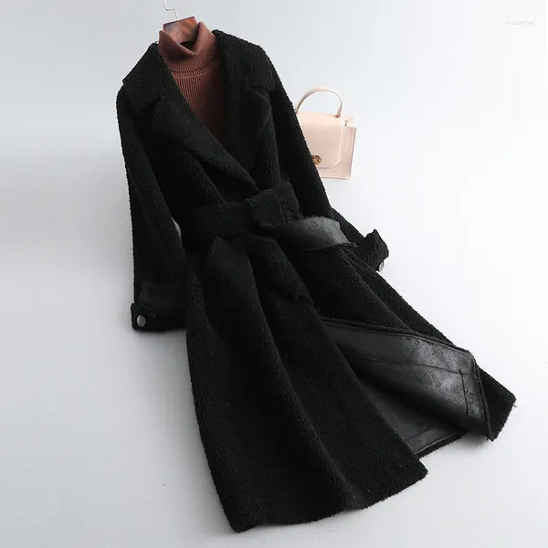 Pelliccia femminile classica cappotto in pile di pecore di lana pura nera medio e a lungo integrato 2024 inverno