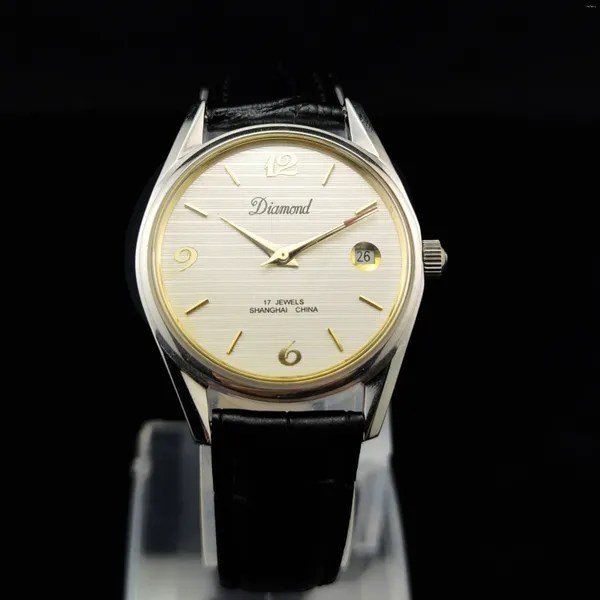 Relógios de pulso autênticos Shanghai Diamond Manual Manual Wound Mechanical Watch Calendário Domestic Vintage Stock 17 Diamonds 8120 Movimento