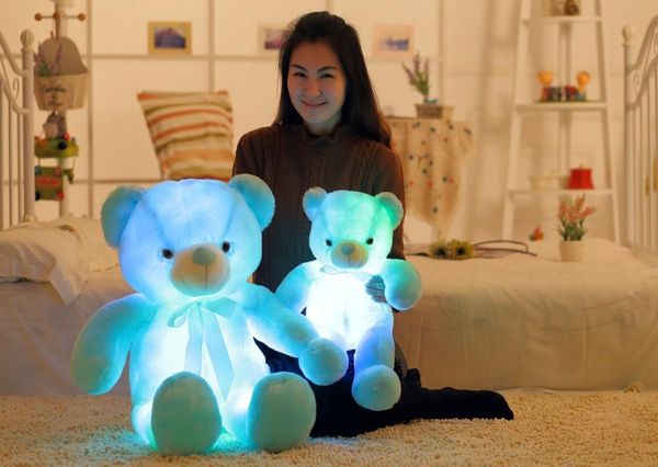 Hochwertiger Cartoon niedliche Musik Luminous Ribbon Fliege Bärplüschspielzeug Valentinstag Geburtstag Geschenk Teddy Puppe gebaut LED Colorf8038165