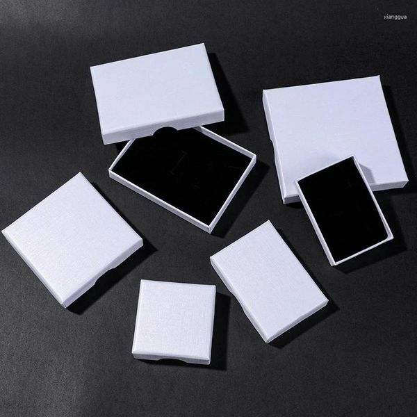 Подарочная упаковка классический дизайн DIY ручной работы 24pcs Картонные украшения для ювелирных коробок Белая ящик для браслетов квадратные бумаги держатель бумаги