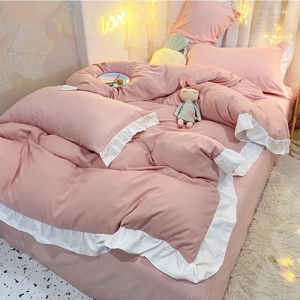 Conjuntos de cama 4pcs Versão coreana de simples coloração sólida lavada de algodão lotus lace tampa de edredão de bastão de lençóis na cama