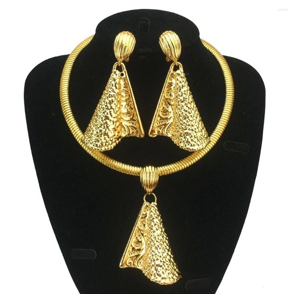 Colares pendentes Dubai Gold Color Jewelry Conjuntos para colar de mulheres e brindes para festa de casamento de qualidade para festa de noiva FHK16675