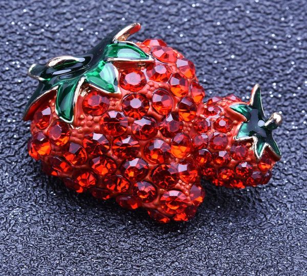 Broches de morango para homens Mulheres Trendy Loy Alloy esmalte o cristal de cristal clássico Frutas Casamentos Partem do Broche de Broche Acessor5757172