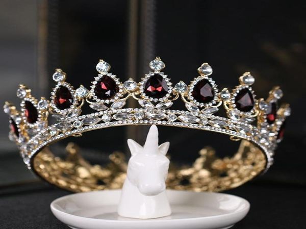 Nuovo concorso Full Circle Tiara Crystal rosso scuro Rhinestones King Crown Crown Wedding Crowns Bridal Bridal COSTUME Party Art Deco Baroque H6245392