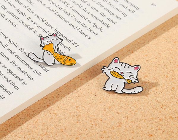 Broches de esmalte animal criativos de desenho animado pinos fofos de peixe de gato backpack jaquetas de camisolas de camisola de amizades jóias de presentes88686688
