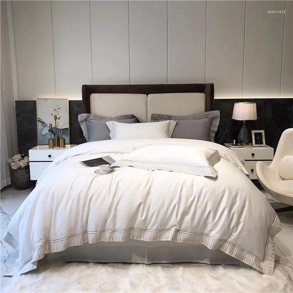 Bettwäsche-Sets 2024 High-End-leichter Luxusstil Langstufe Baumwolle Vierköpfige Sate Pure Sate Stickerei Quilt Weiße Farbe