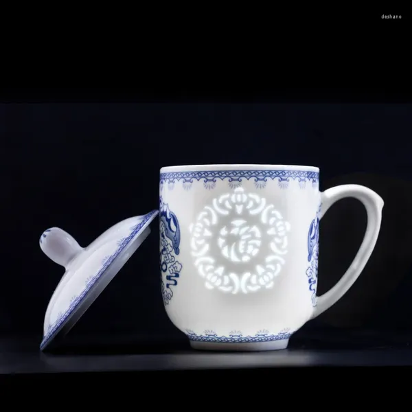 Tazze in stile cinese jingdezhen tè infuser tazza in ceramica blu e bianca linglong con office di caffè sul coperchio