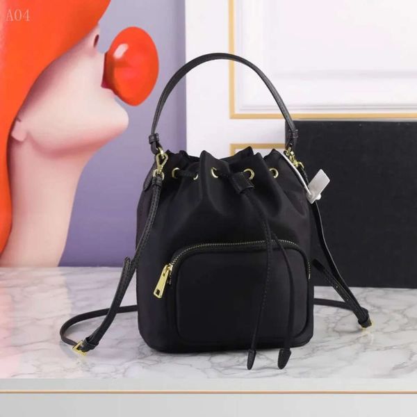 TOTE BAG Klassische Oxford -Stoff Nylon Kordelstring Dünner Gurt Reißverschluss Schulter Messengerbeutel Casual Fashion Eimer Taschen für Frauen P2260