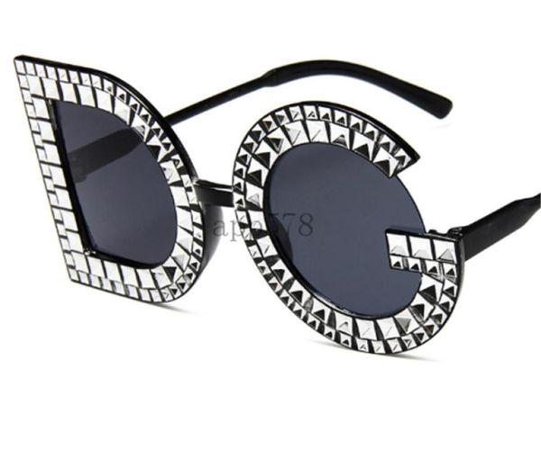 Novo 2020 Personalidade Europeia e American Trend Big Frame Glasses Sunglasses Retro imitação de diamante óculos de sol feminino FRA4921090