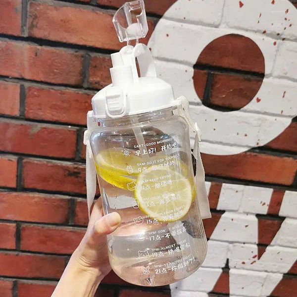 Tassen Super -Kapazität Wasserbecher Student hübsch Koreanisch tragbarer Rotkind mit Strohplastikdeckel Deckel