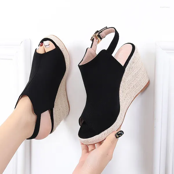 Lässige Schuhe niedrige Sandalen Frau Leder Clogs Wedge Lady 2024 Anzug weiblich Beige High Heels große Größe mit niedrig heftiger Plattform Komfort BL