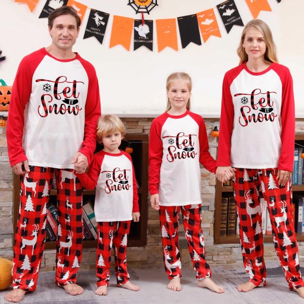 Sleepwear Christmas Family parece novo inverno 2024 Mãe mãe filhos combinando pijamas definidos para cachorro bebê romance de cachorro impressão solta