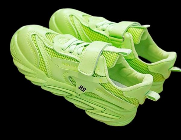 Herbst Kids Mesh atmremable Neon Green White Sneakers für Jungen Mädchenschule Hip Hop Sneakers Sports Laufschuhe New H087398236