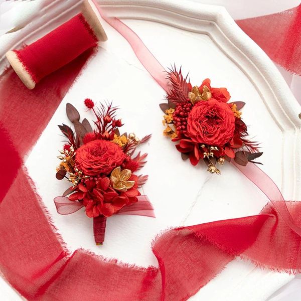 Flores decorativas Red Corso de punho de rosa seco vermelho e boutonniere Acessórios para casamentos Mini buquês de buquês para festa
