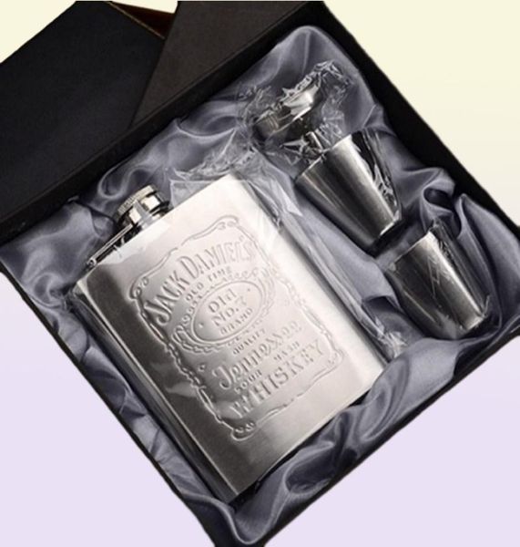 Questões de quadril Metal Flagon portátil Presentes de aço inoxidável Viagem de uísque prateado garrafa de licor de álcool masculino Mini garrafas4487302