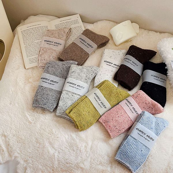 Socks Strumpfwinkel Herbst Winter Feste Farbe gepunktete Garnwolle verdickte Wärme, die für koreanische vielseitige Instagram -Stil mit mittlerer Länge gestapelt ist