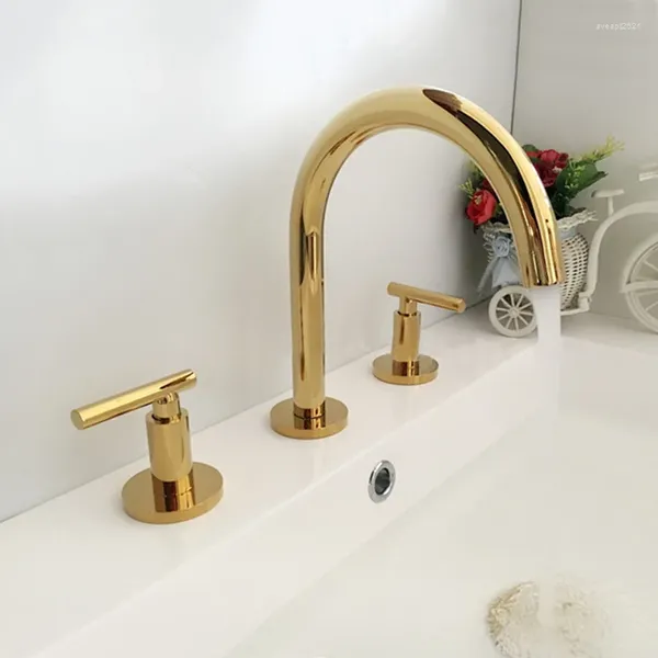 Rubinetti del lavandino da bagno rubinetto a bacino in stile nordamericano freddo e diffuso miscelatore in ottone con finitura oro a 3 buche