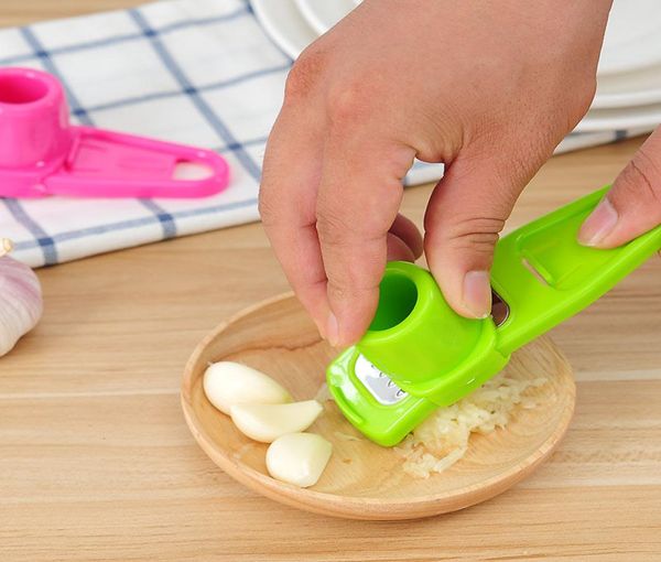 Acessórios de cozinha coloridos doces ferramenta de retificação de alho de gengibre plástico