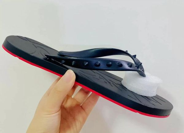 Scarpe designer estiva scarpettali riveti sandalo sandalo piscina piatti Loubi flip flop in gomma piatta in gomma nome marchio dimensione 35-46 con box3035161