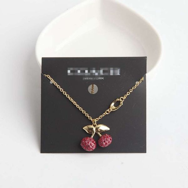 Designer Coachte Couch Colar Acessórios Diários C Série C Secret Secret Conjunto fofo Colar de pingente de cereja vermelha