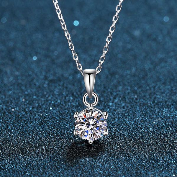 Sendung S925 Live Sterling Sier Moissanit Anhängeriner klassischer Klassiker Sechs Klaue Moissanite Eine Halskette Weibliche Schlüsselbeinkette