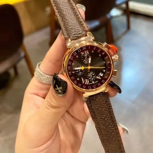 Novo 2024 Moda Women Women Womes Top Brand Designer Relógio de 32 mm Diamond Dial Wristwatches Strap quartzo relógio para senhoras de Natal do dia da mãe do dia dos namorados