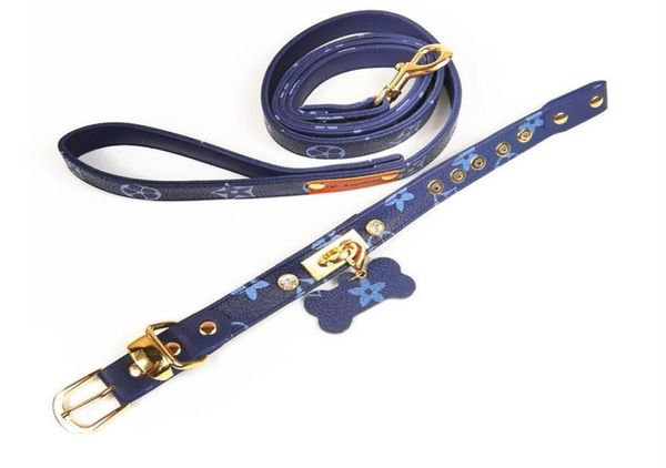 Hochwertige braune Luxus -Haustierkragen Leder Populärer Druckhund -Leinen Fashion Pet Neck236S7051323