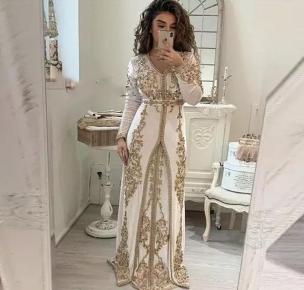 2023 Vestidos de noite muçulmana marfim elegantes marfim de marfim apliques de manga longa renda dourada islâmica Arábia Saudita Dubai Part8761456