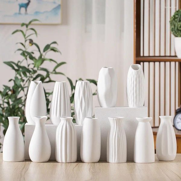 Vasos 2pcs Arranjo de flor de cerâmica branca pequena vaso criativo criativo sala de estar caseira decoração ornamentos