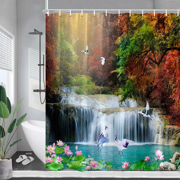 Cachoeira rústica cenário de chuveiro cortinas florestas de guindaste branca pássaros rosa flores de lótus cenário de tecido de tecido decoração de decoração de banheiro