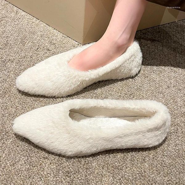 Повседневные туфли квартиры женщины, печники, ходячие зимние ботинки 2024 Тренда неглубокая заостренная пальца короткая плюшевая уютная дизайнер