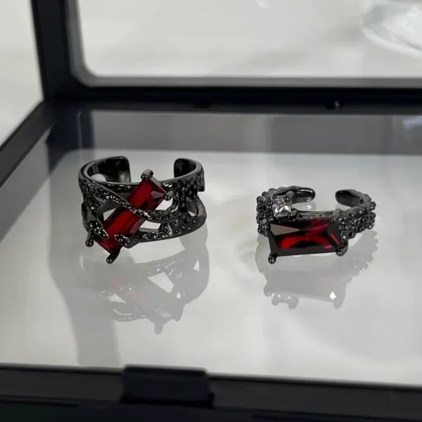 Ringos de cluster 2024 punk preto shorns videira strassm strass vermelho hollow unsex casal tow ring para mulheres homens jóias presentes