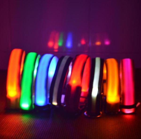 8 colori 4Sizes Night Safety LED LED Luce lampeggiante Glow Nylon Pet Dog Collar Small Medi Medium Pet Leash Dog Collar Flashing Safety COL8599684