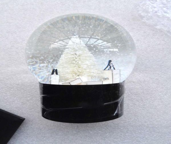 CCLASSICS Snow Globe com árvore de Natal dentro de decoração de carros Crystal Ball Novelty Special Christmas Presente com presente Box5117286