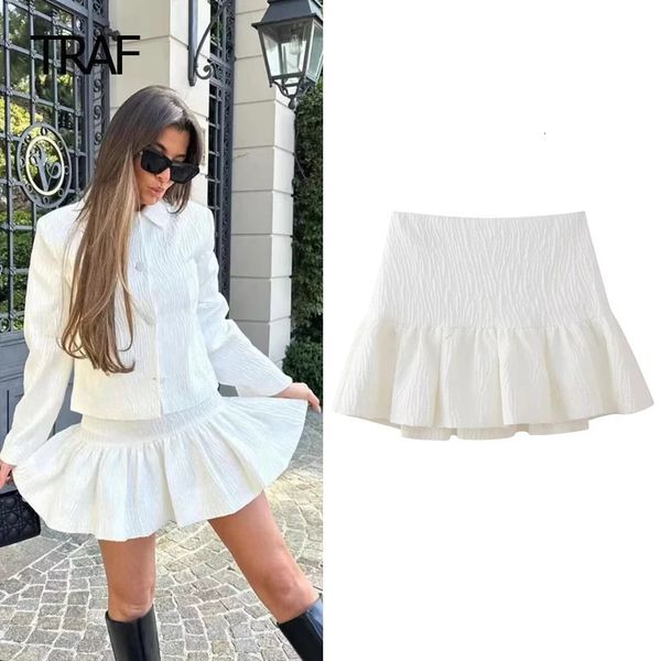 Traf Womens Rock Kurzfrühling Mini Weiß hoher Taille Bright Effect Koreanische Röcke Casual Shorts 240407