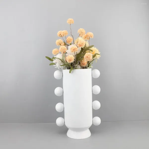 Dekorative Figuren europäische leichte Luxus weißer Ballharz Blumen Ornamente Tee Tisch Wohnzimmer Schlafzimmer TV -Schrank Modell Home Dekoration