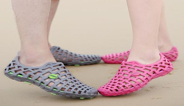 Новые повседневные мужчины сандалии модные пластиковые женские сандалии летние пляжные туфли водяные туфли для женских мужских тапочек хорошего качества 2481517