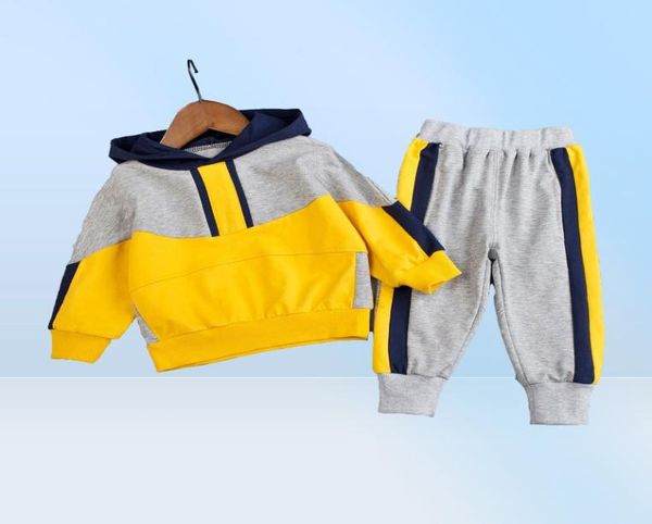 Малыш -дизайнерский дизайнерский дизайнерский спортивный костюм для маленьких мальчиков девочка девочка с капюшоном Casua Patchwork детская футболка для футболки 2pcssets малыш Sports T3087954