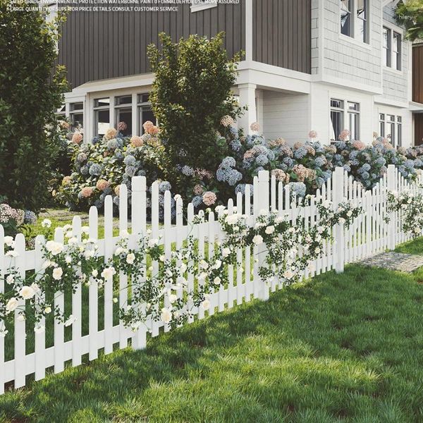 Dekorative Teller Villa Garden Lawn Zaun Holz im Freien idyllische Dekoration