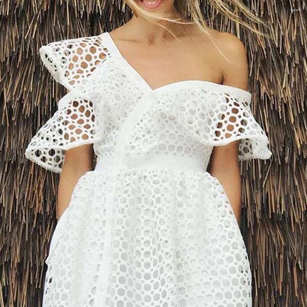 Etnik Giyim 2024 Yaz Beyaz Dantelli Elbise Kadın Zarif İçi Boş Bir Omuz Kapalı Fırlatılmış Seksi Kulüp Parti Elbiseleri Artı Beden Kadınlar